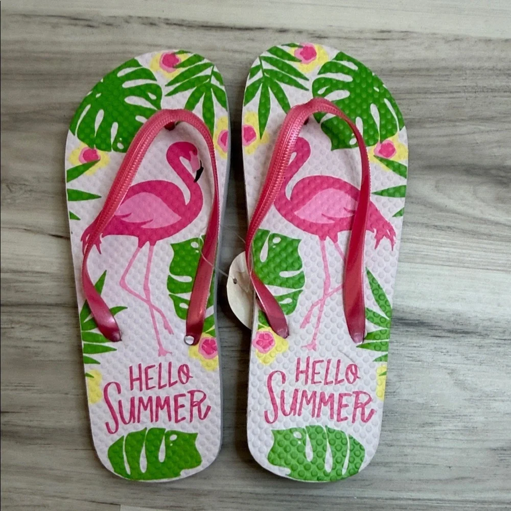 NWT Pink  Flamingo Flip Flops Wome’s Sz S (5/6)
